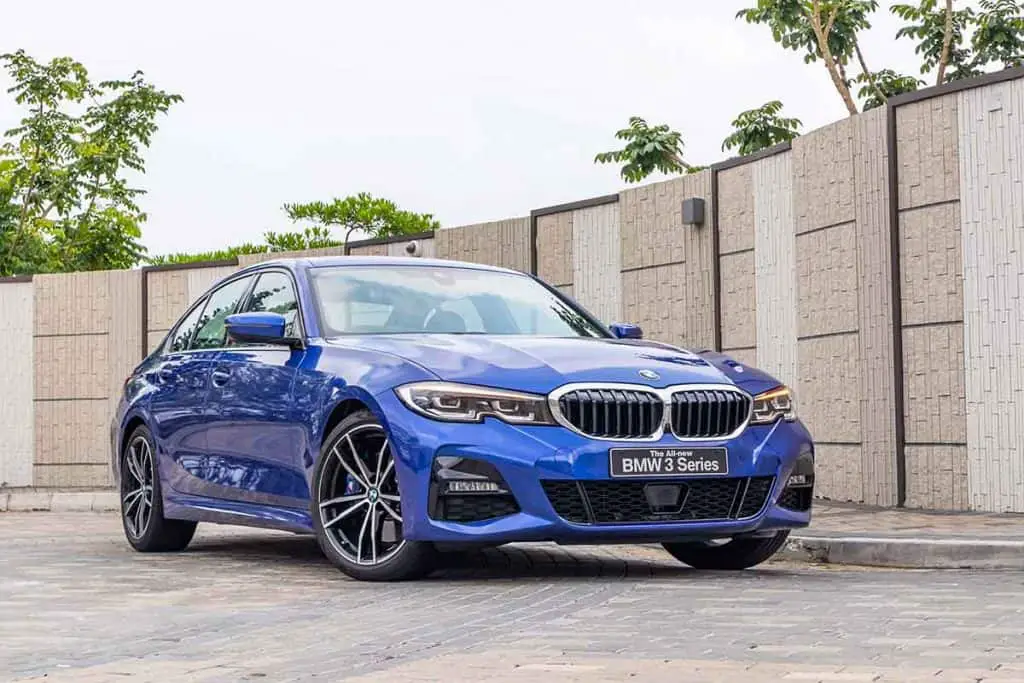 Is BMW 3 Series a Good First Car? (10 Key Aspects Explained) – RIDE + DRIVE