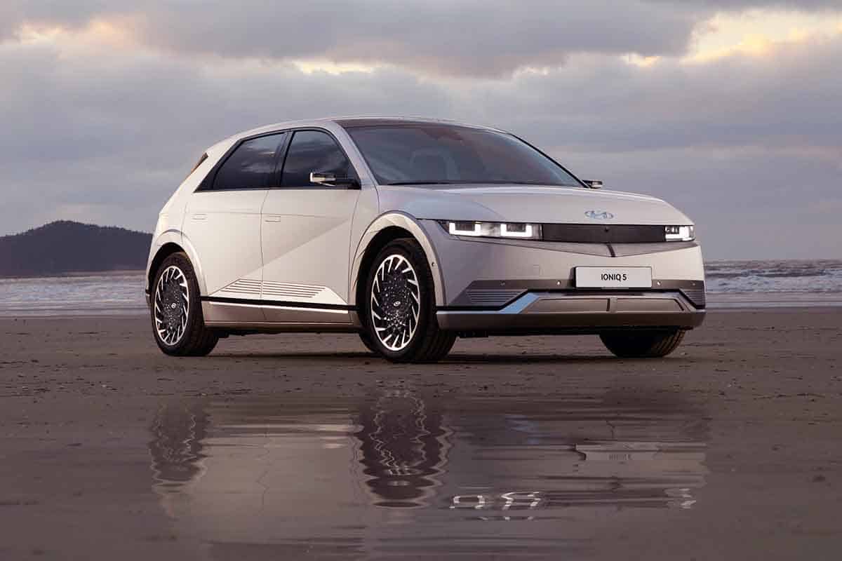 7 SeniorFriendly Electric Cars & SUVs (Updated 2023) RIDE + DRIVE