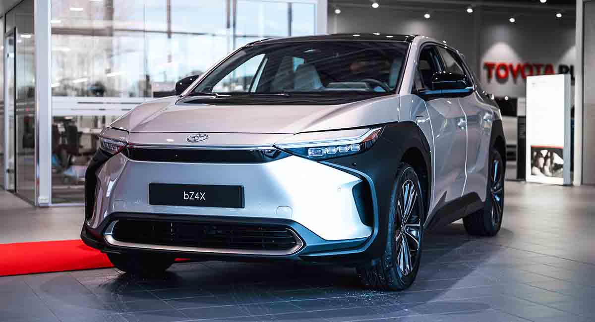 9 Electric Cars w/ High Ground Clearance Table) RIDE + DRIVE